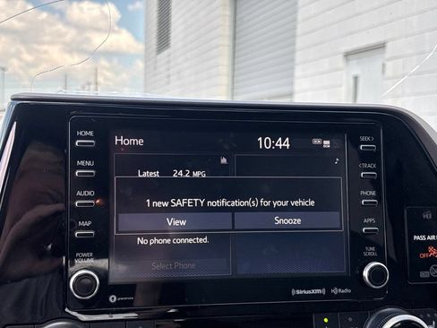 Used 2020 Toyota Highlander XLE FWD image 12