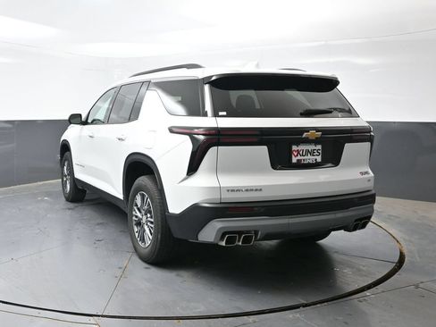 Used 2024 Chevrolet Traverse LT FWD image 11