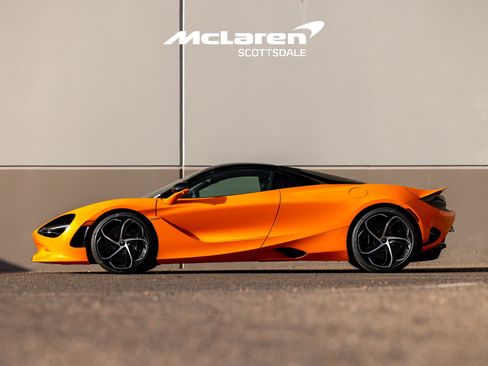 Used 2024 McLaren 750S Spider RWD image 5