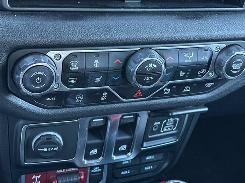 Used 2024 Jeep Wrangler Sport AWD/4WD image 18