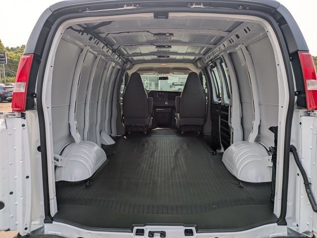New 2026 GMC Savana 2500 w/ Chrome Appearance Package RWD image 22
