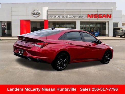 Used 2023 Hyundai Elantra SEL image 3