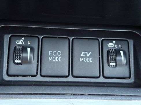 Used 2014 Toyota Camry XLE w/ Leather Package image 25