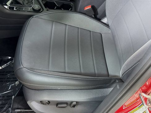 Certified 2023 Volkswagen Taos SE w/ Panoramic Sunroof Package AWD/4WD image 12