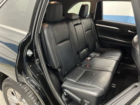 Used 2015 Toyota Highlander XLE image 32