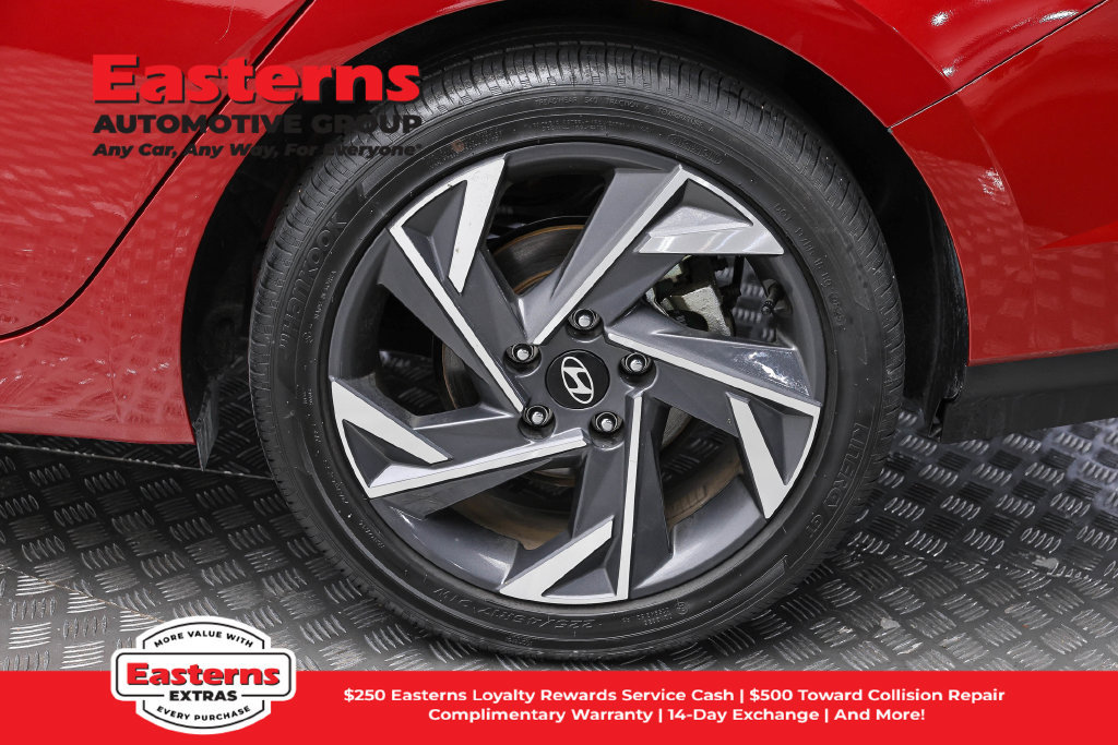 Used 2025 Hyundai Elantra SEL FWD image 9