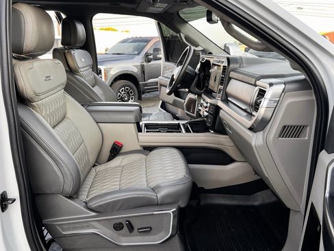 Used 2025 Ford F450 Platinum w/ Platinum Plus Package image 24