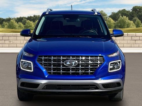 Used 2025 Hyundai Venue Limited FWD image 3