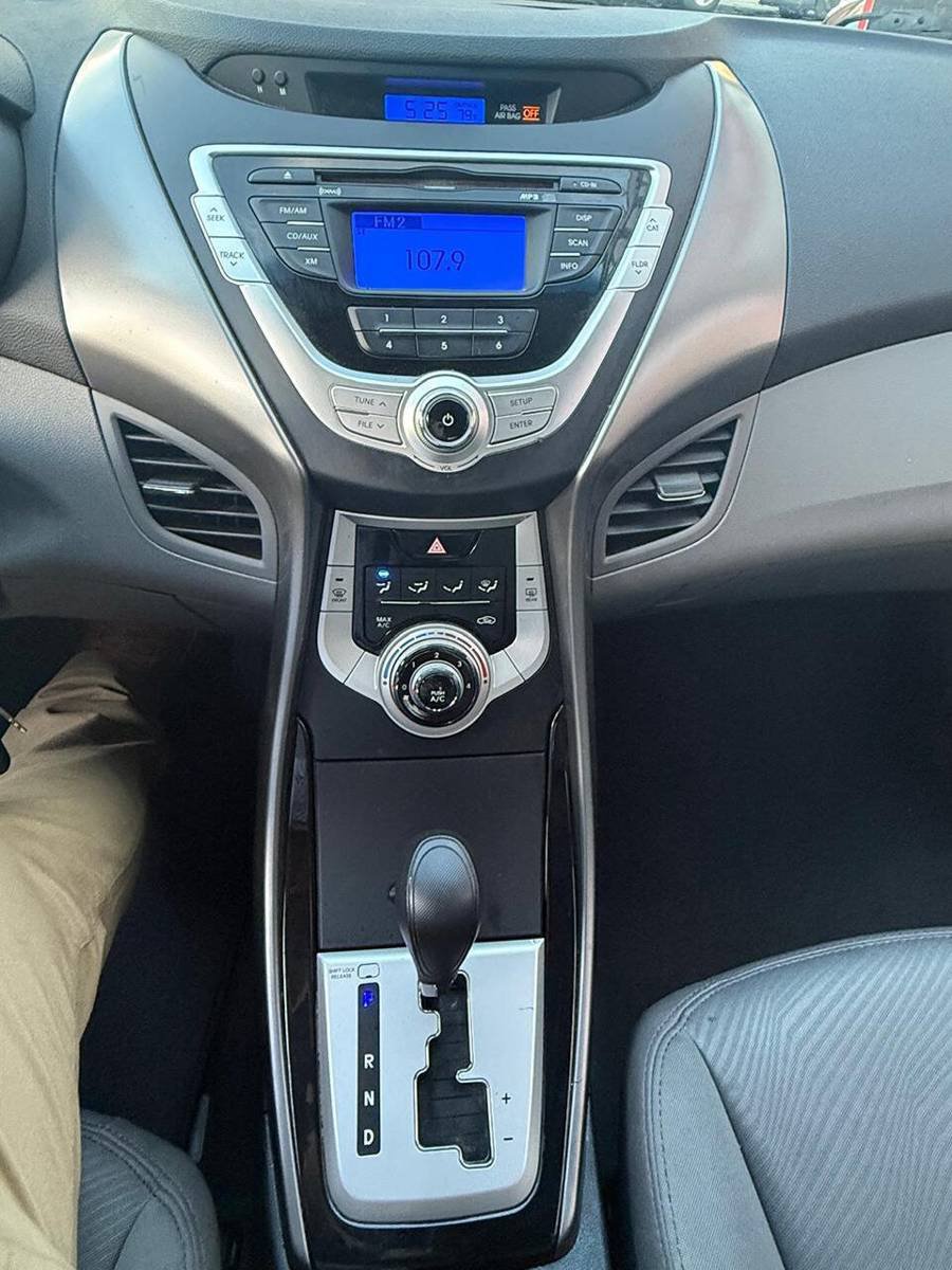 Used 2012 Hyundai Elantra GLS FWD image 19