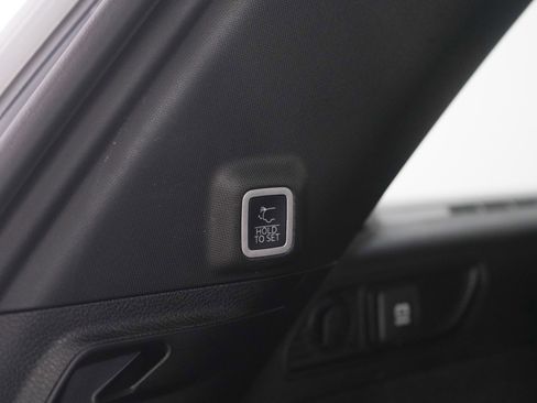 Used 2023 Jeep Grand Cherokee Overland image 17