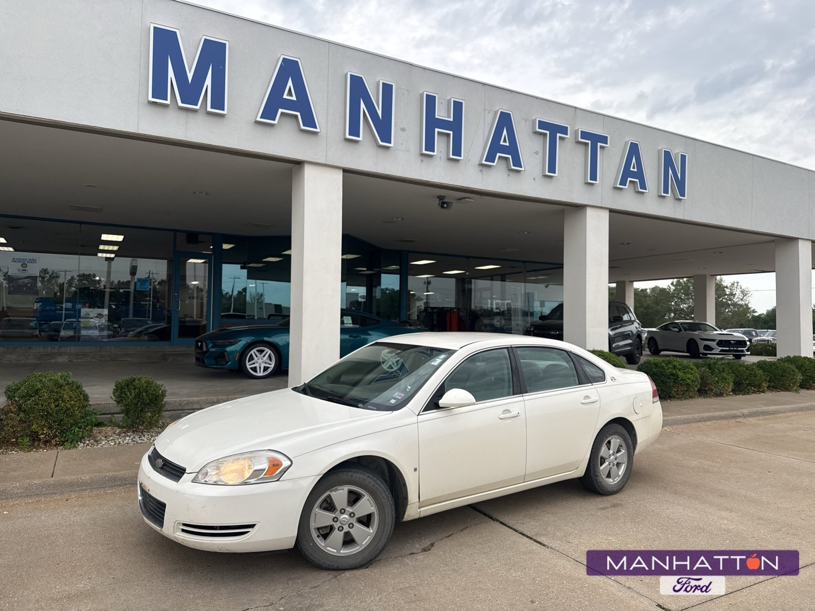 Used 2008 Chevrolet Impala LT FWD image 1