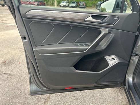 Used 2022 Volkswagen Tiguan SEL R-Line image 36