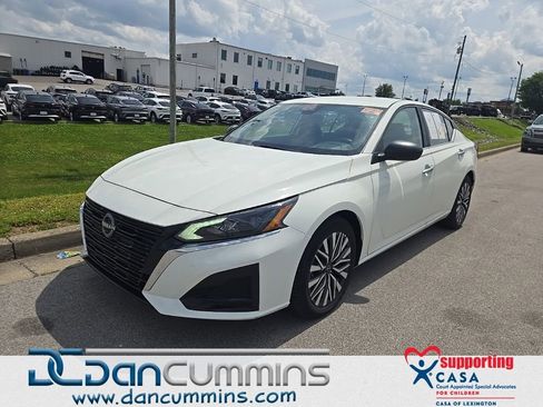 Used 2025 Nissan Altima 2.5 SV FWD image 1