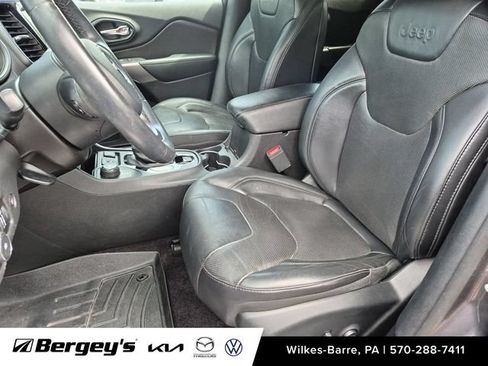Used 2019 Jeep Cherokee Limited AWD/4WD image 12