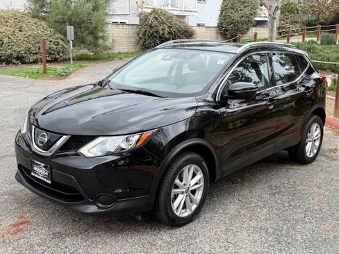 Used 2019 Nissan Rogue Sport SV image 1