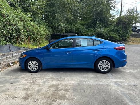 Used 2017 Hyundai Elantra SE FWD image 4