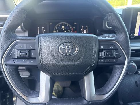 Used 2025 Toyota 4Runner SR5 AWD/4WD image 15