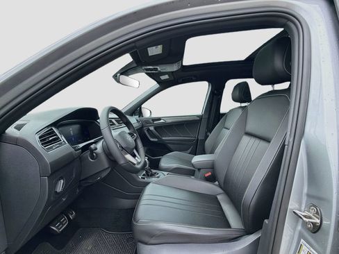 Used 2022 Volkswagen Tiguan SE R-Line FWD image 22