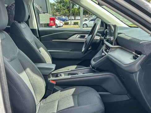 Used 2025 Ford Explorer Active RWD image 17