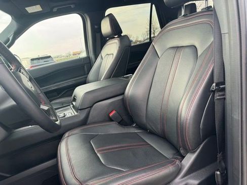 Used 2024 Ford Expedition Limited image 12