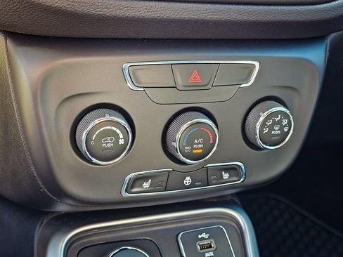 Used 2018 Jeep Compass Latitude w/ Cold Weather Group AWD/4WD image 21