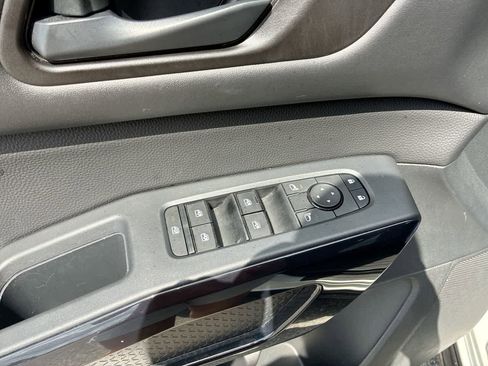 Used 2025 Nissan Pathfinder SV image 22