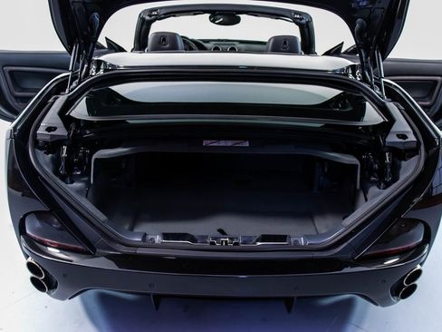 Used 2014 Ferrari California image 23