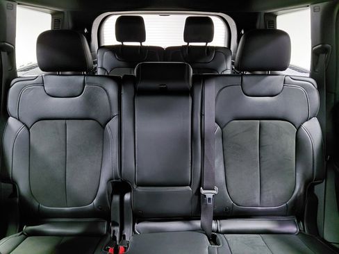 Used 2024 Jeep Grand Cherokee L Altitude image 25