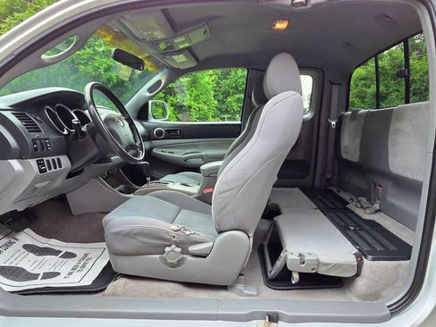 Used 2005 Toyota Tacoma PreRunner RWD image 29