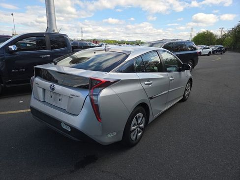 Used 2017 Toyota Prius Four w/ Advanced Technology Package FWD image 3