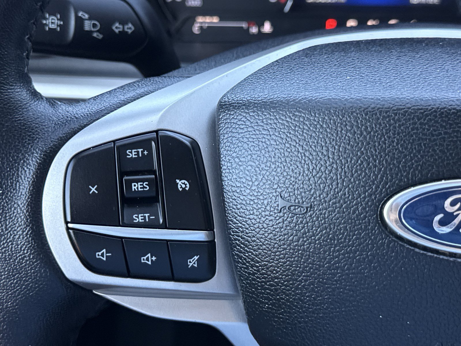 Used 2023 Ford Explorer XLT RWD image 22