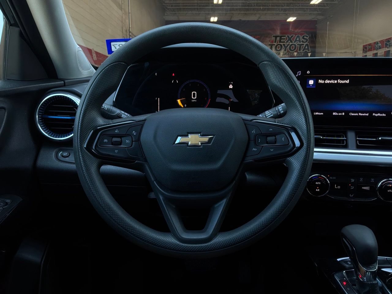 Used 2025 Chevrolet Trax LT FWD image 35