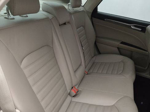 Used 2017 Ford Fusion SE w/ Fusion SE Technology Package FWD image 19
