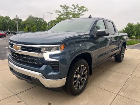 Used 2024 Chevrolet Silverado 1500 LT AWD/4WD image 9