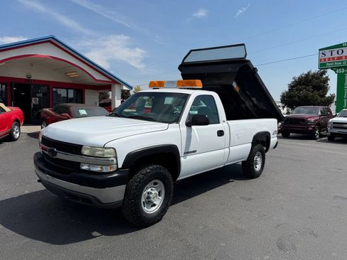 Used 2002 Chevrolet Silverado 2500 4x4 Regular Cab image 1