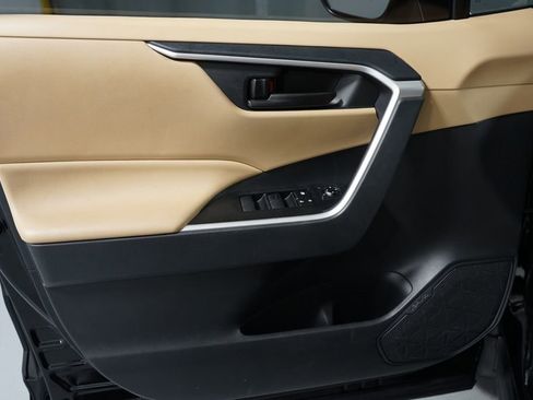 Certified 2025 Toyota RAV4 LE image 28