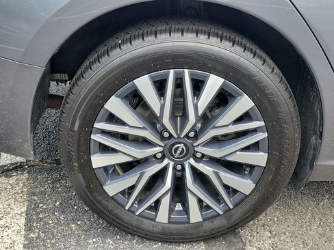 Used 2024 Nissan Altima 2.5 SV FWD image 7