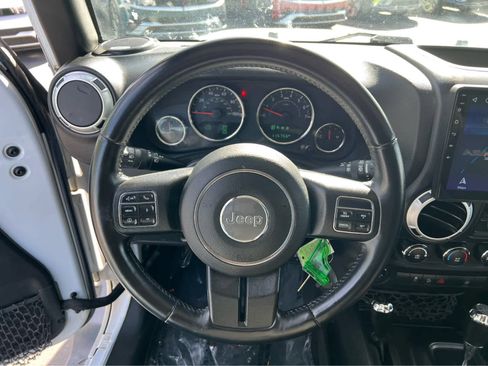 Used 2016 Jeep Wrangler Unlimited Sahara w/ Connectivity Group image 33