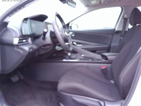 Used 2024 Hyundai Elantra SEL FWD image 5