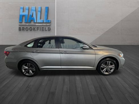 Certified 2023 Volkswagen Jetta SE image 7