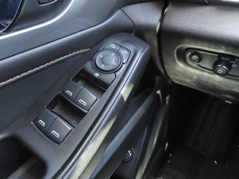 Used 2020 Chevrolet Traverse LT FWD image 20