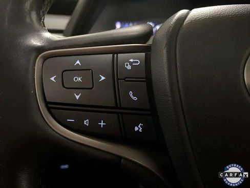 Used 2019 Lexus UX 250h w/ Premium Package image 31