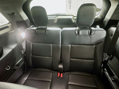Used 2023 Ford Explorer Limited image 28