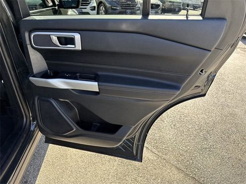 Used 2022 Ford Explorer XLT image 31