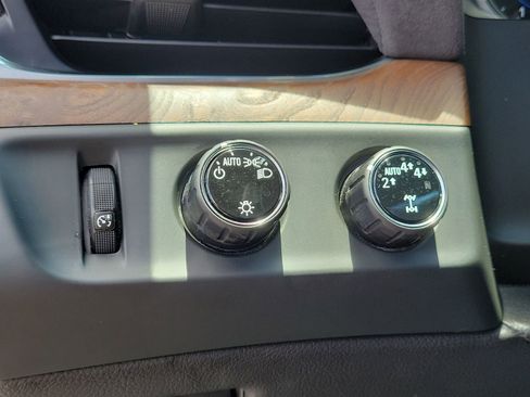 Used 2019 Cadillac Escalade ESV Premium Luxury AWD/4WD image 17