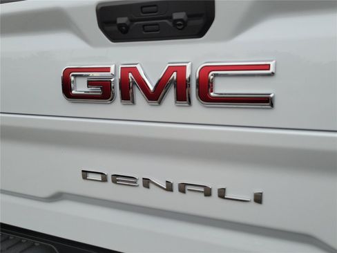 New 2026 GMC Sierra 2500 Denali w/ Denali Reserve Package AWD/4WD image 6
