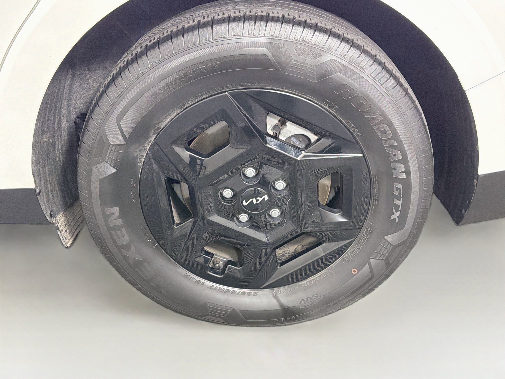 Used 2025 Kia Carnival FWD image 11