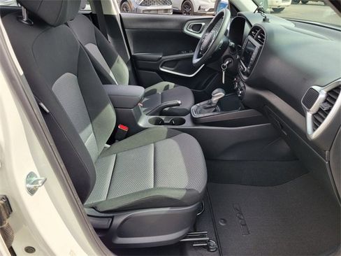 Certified 2022 Kia Soul LX w/ Technology Package image 16