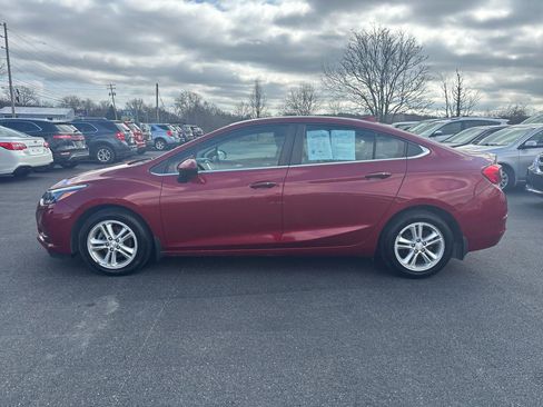 Used 2018 Chevrolet Cruze LT w/ Convenience Package image 3