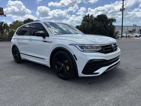Used 2023 Volkswagen Tiguan SE R-Line image 16